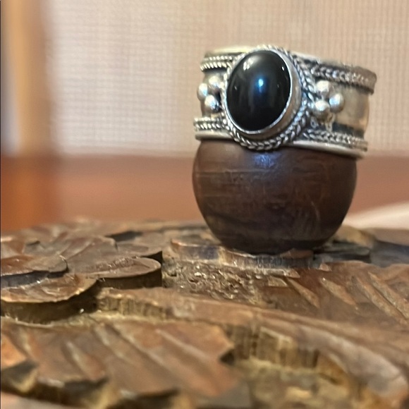Elegant Silver and Black Stone Ring - Picture 1 of 5
